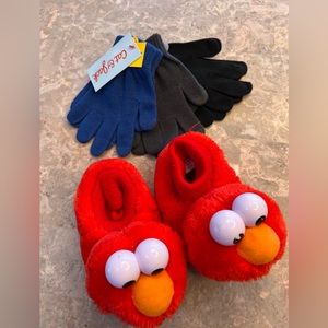 Sesame Street slippers Sz S(5-6) & Cat & Jack 3pair gloves